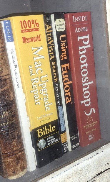 * ClarisWorks 4.0 User's Guide
* Mac Upgrade and Repair Bible, 2nd ed.
* AltaVista Search Revolution
* Using Eudora
* Inside Adobe Photoshop 5